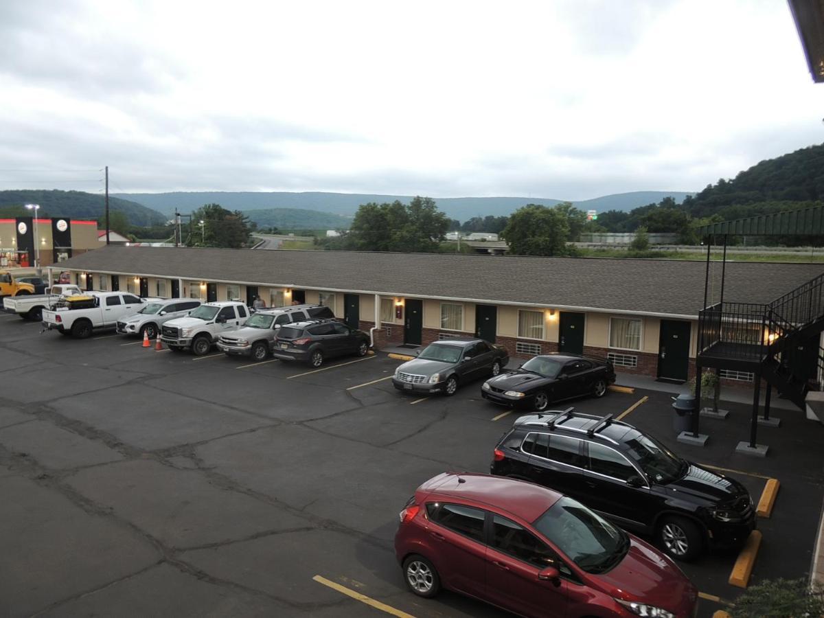 Super 8 by Wyndham Mifflinville Near Bloomsburg Eksteriør billede